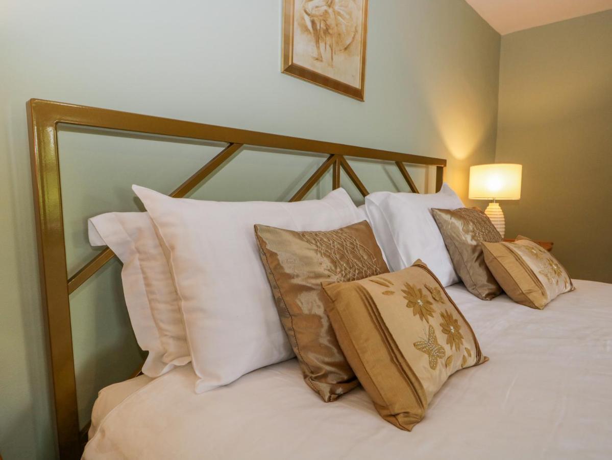 Ewedale Farm Villa Ulverston Bagian luar foto