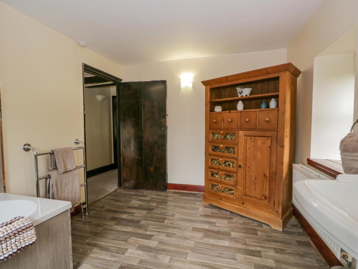 Ewedale Farm Villa Ulverston Bagian luar foto