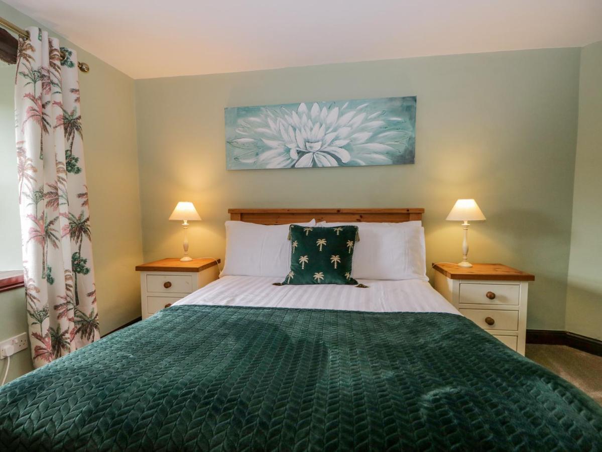 Ewedale Farm Villa Ulverston Bagian luar foto