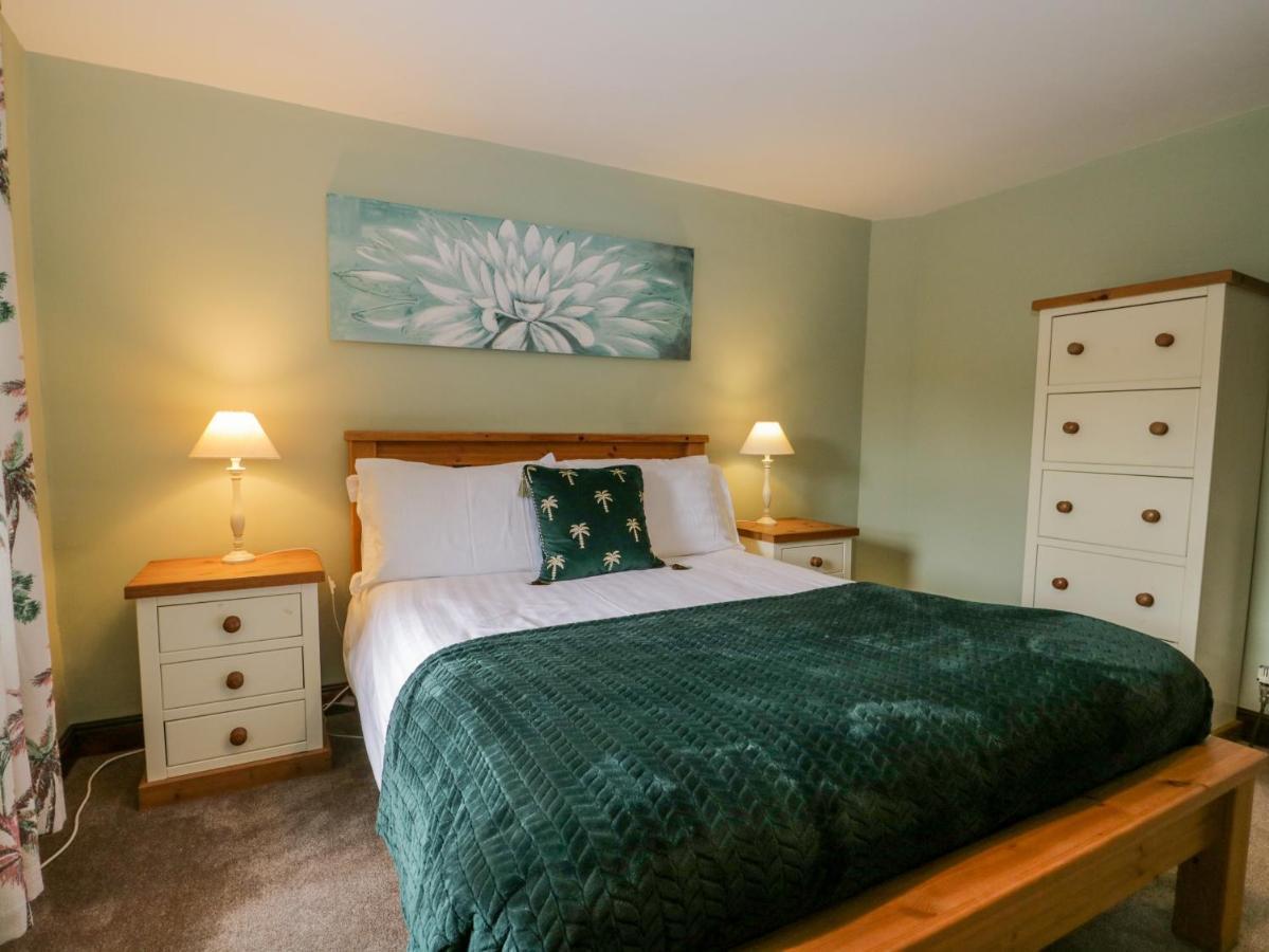 Ewedale Farm Villa Ulverston Bagian luar foto