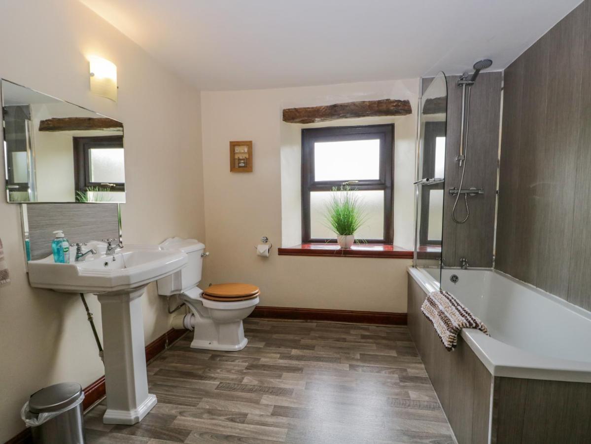 Ewedale Farm Villa Ulverston Bagian luar foto